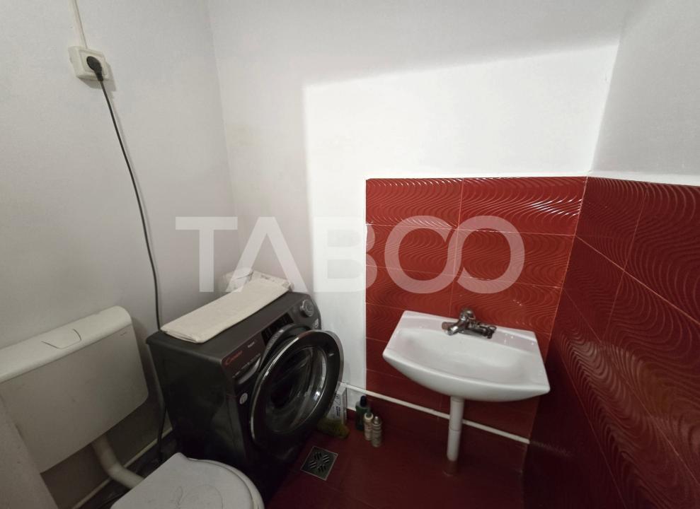 Apartament 3 camere decomandat 72 mpu 2 bai pivnita Vasile Aaron Sibiu