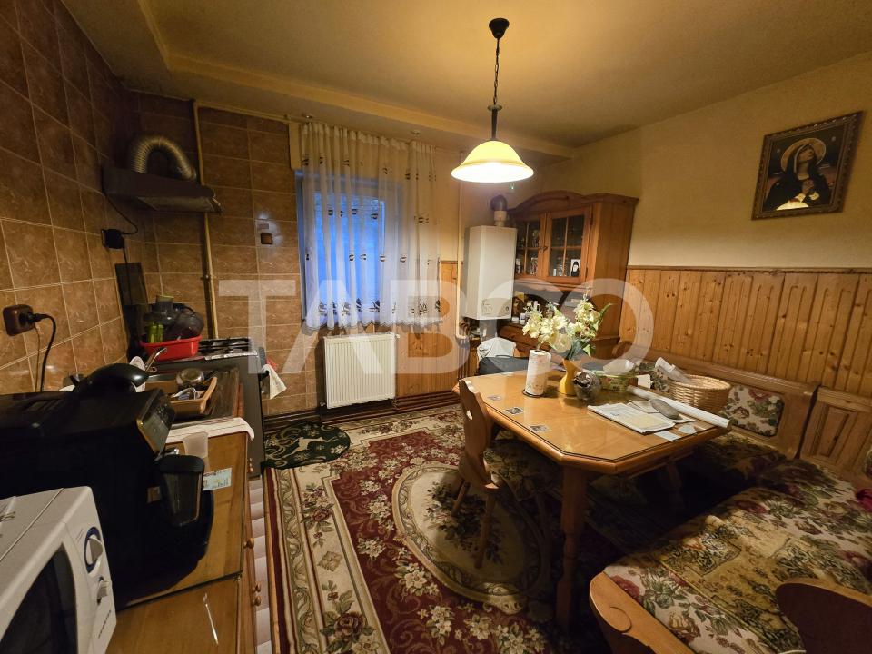 Apartament 3 camere decomandat 72 mpu 2 bai pivnita Vasile Aaron Sibiu