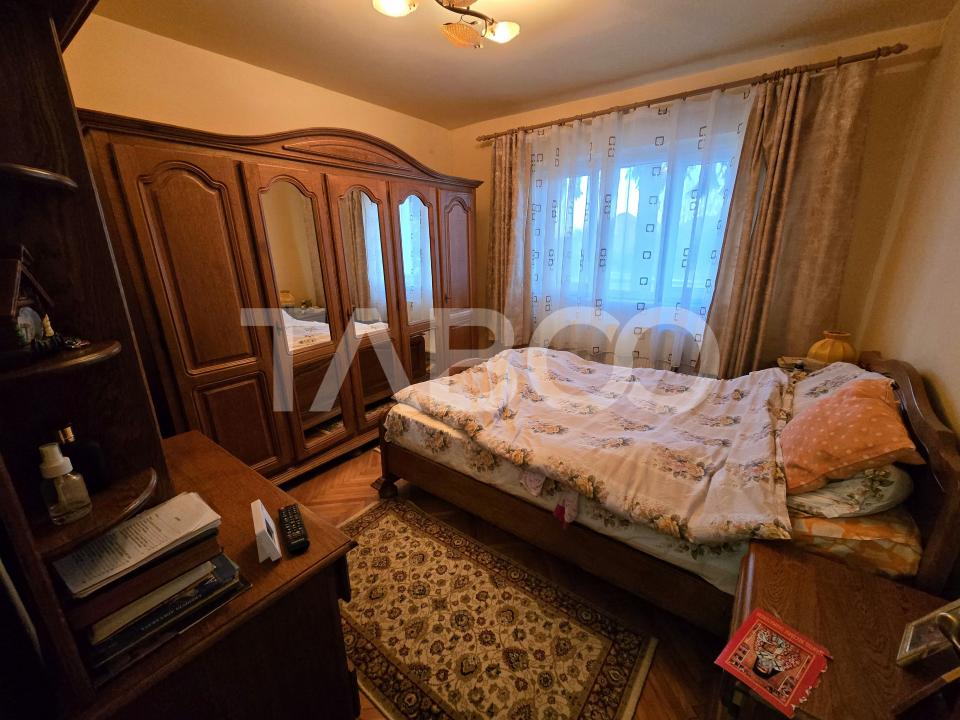 Apartament 3 camere decomandat 72 mpu 2 bai pivnita Vasile Aaron Sibiu