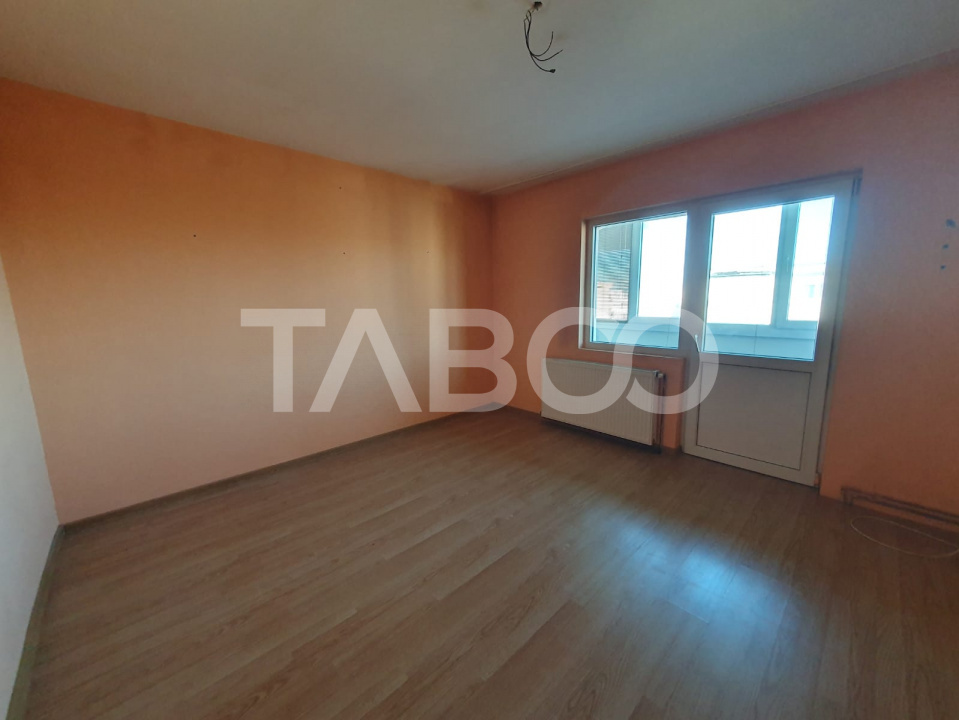 Apartament 3 camere decomandat 80 mp + 2 balcoane zona Teiului