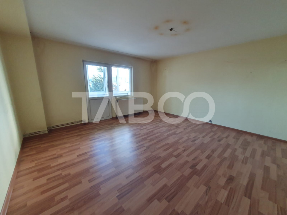 Apartament 3 camere decomandat 80 mp + 2 balcoane zona Teiului in Fagaras - Teiului
