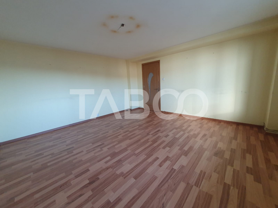 Apartament 3 camere decomandat 80 mp + 2 balcoane zona Teiului