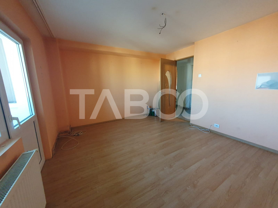 Apartament 3 camere decomandat 80 mp + 2 balcoane zona Teiului