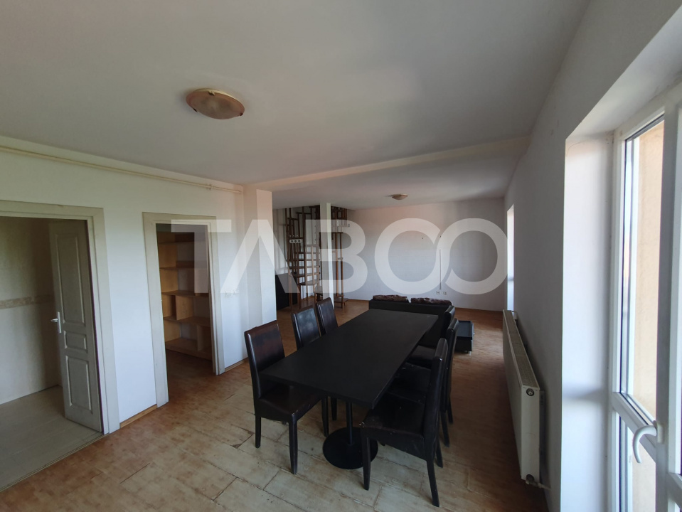 Apartament 3 camere decomandat 80 mp +  balcon cu scara interioara