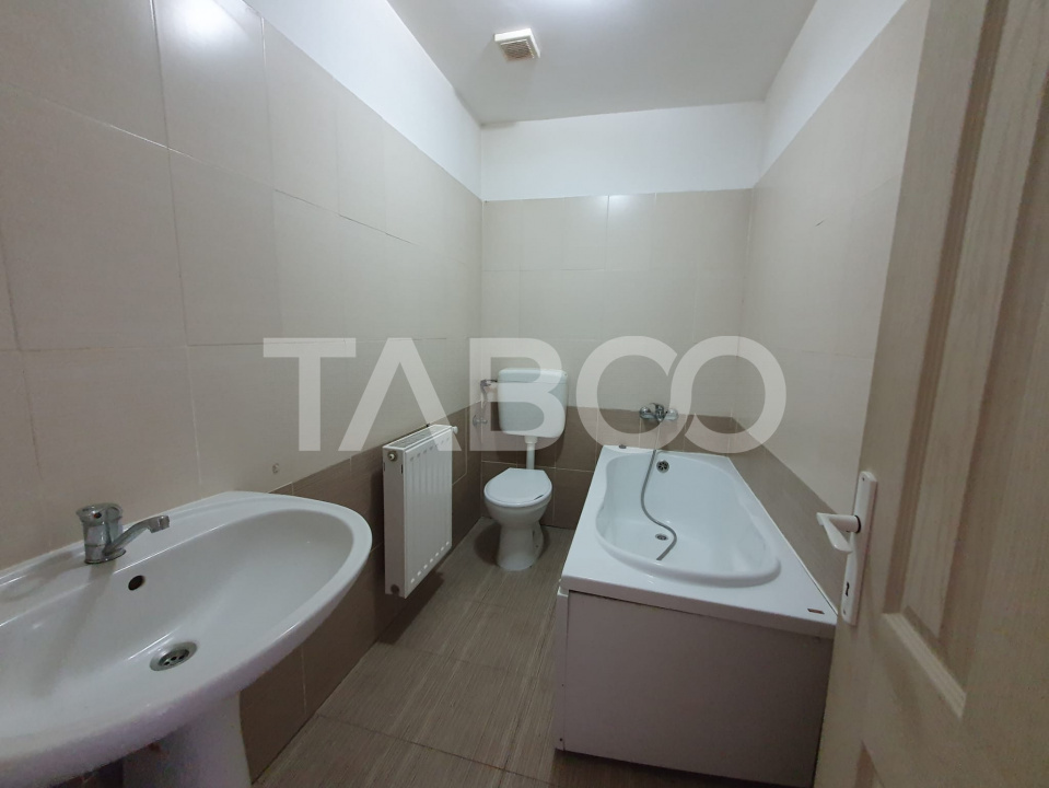 Apartament 3 camere decomandat 80 mp +  balcon cu scara interioara