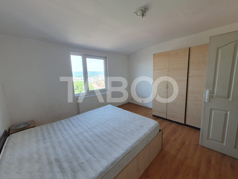 Apartament 3 camere decomandat 80 mp +  balcon cu scara interioara