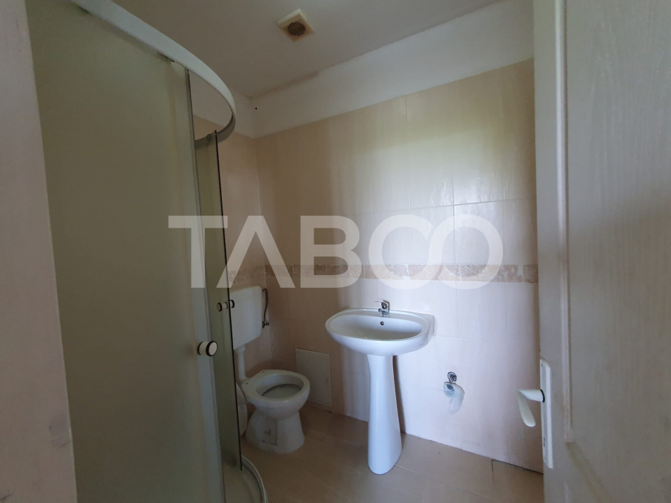 Apartament 3 camere decomandat 80 mp +  balcon cu scara interioara
