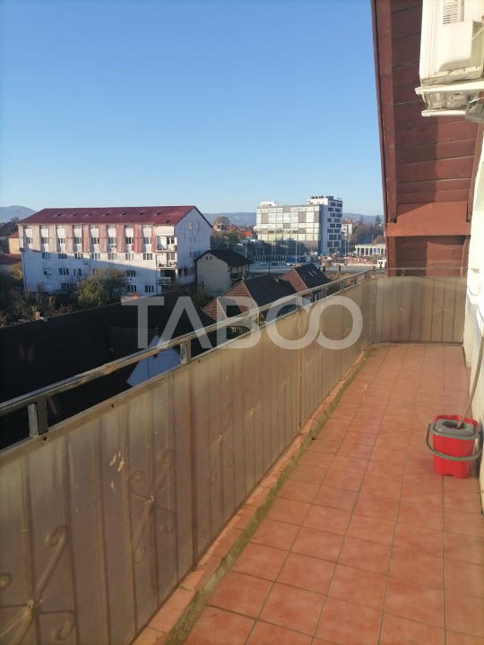 Apartament 3 camere decomandat cu balcon de inchiriat