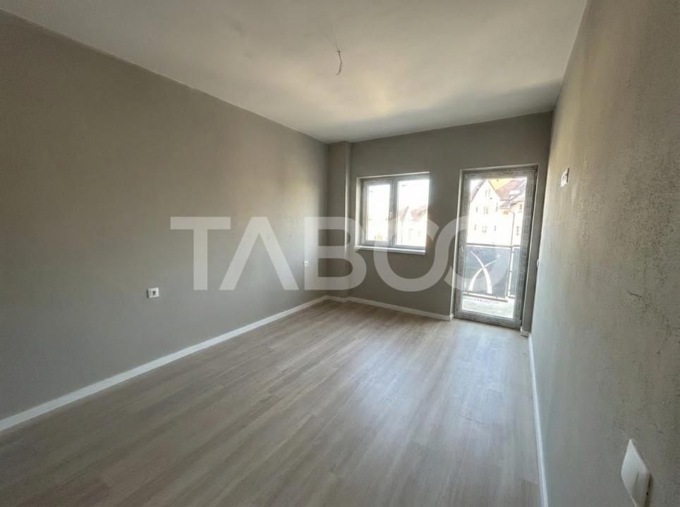 Apartament 3 camere decomandat cu doua balcoane 84 mp zona Turnisor