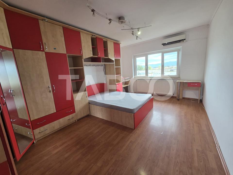 Apartament 3 camere decomandat de vanzare zona Campului suprafata 78mp