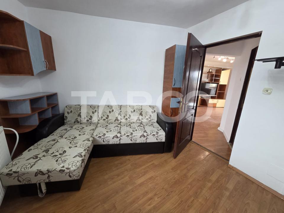 Apartament 3 camere decomandat de vanzare zona Campului suprafata 78mp