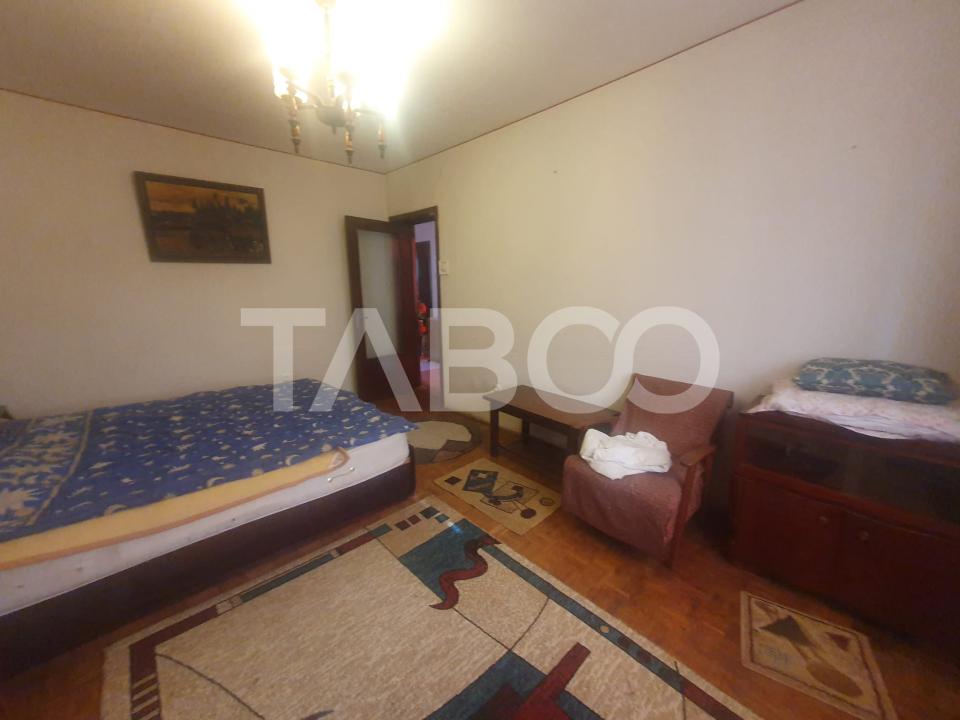 Apartament 3 camere decomandat etaj 2 suprafata 56 mp utili