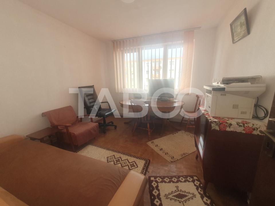 Apartament 3 camere decomandat etaj 2 suprafata 56 mp utili