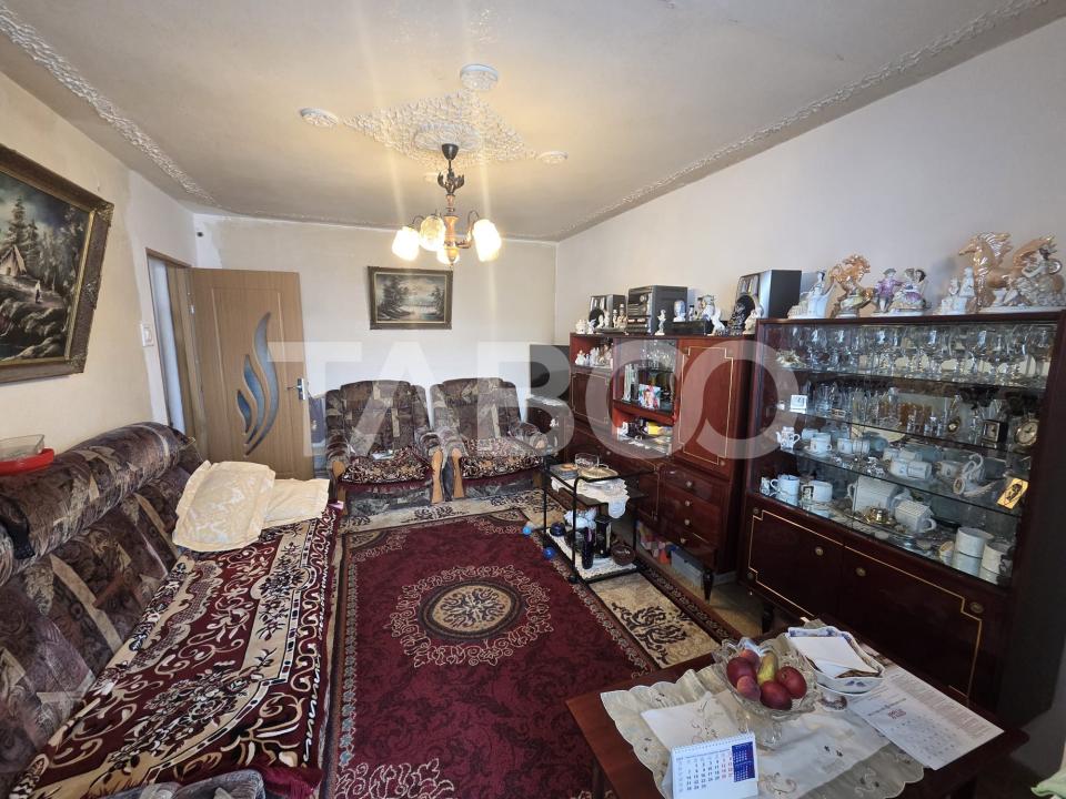 Apartament 3 camere decomandat zona 1 Decembrie 75mp si boxa la subsol