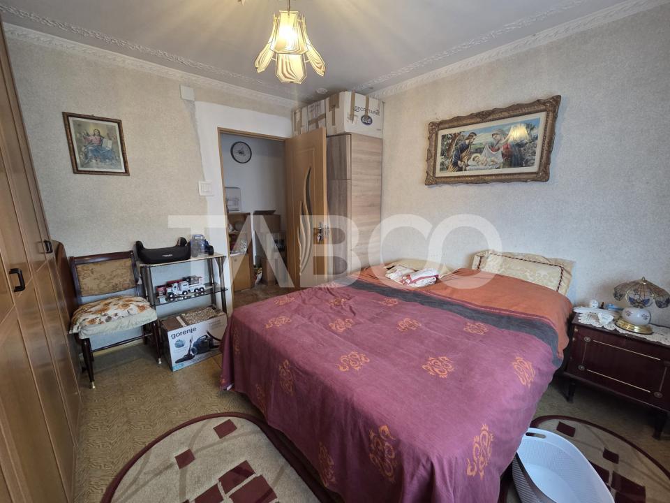 Apartament 3 camere decomandat zona 1 Decembrie 75mp si boxa la subsol