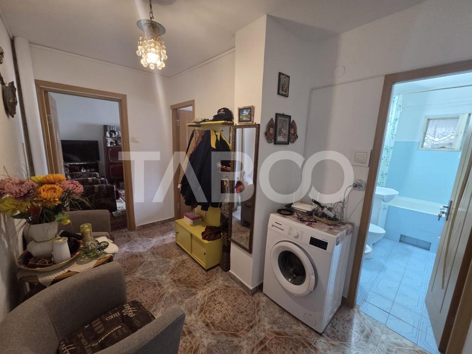 Apartament 3 camere decomandat zona 1 Decembrie 75mp si boxa la subsol