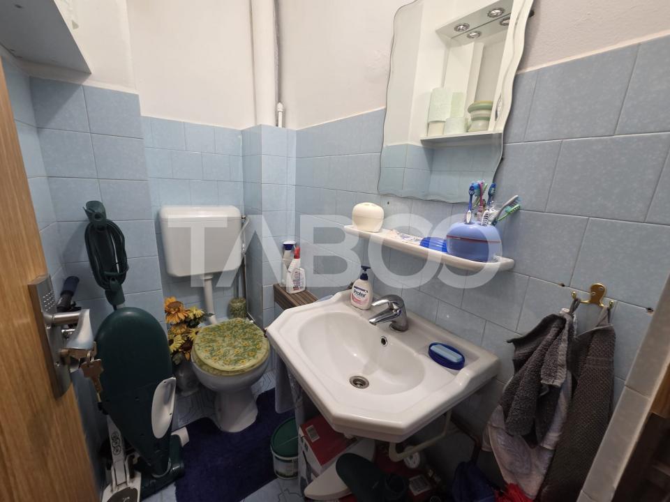 Apartament 3 camere decomandat zona 1 Decembrie 75mp si boxa la subsol