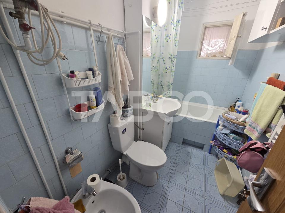 Apartament 3 camere decomandat zona 1 Decembrie 75mp si boxa la subsol