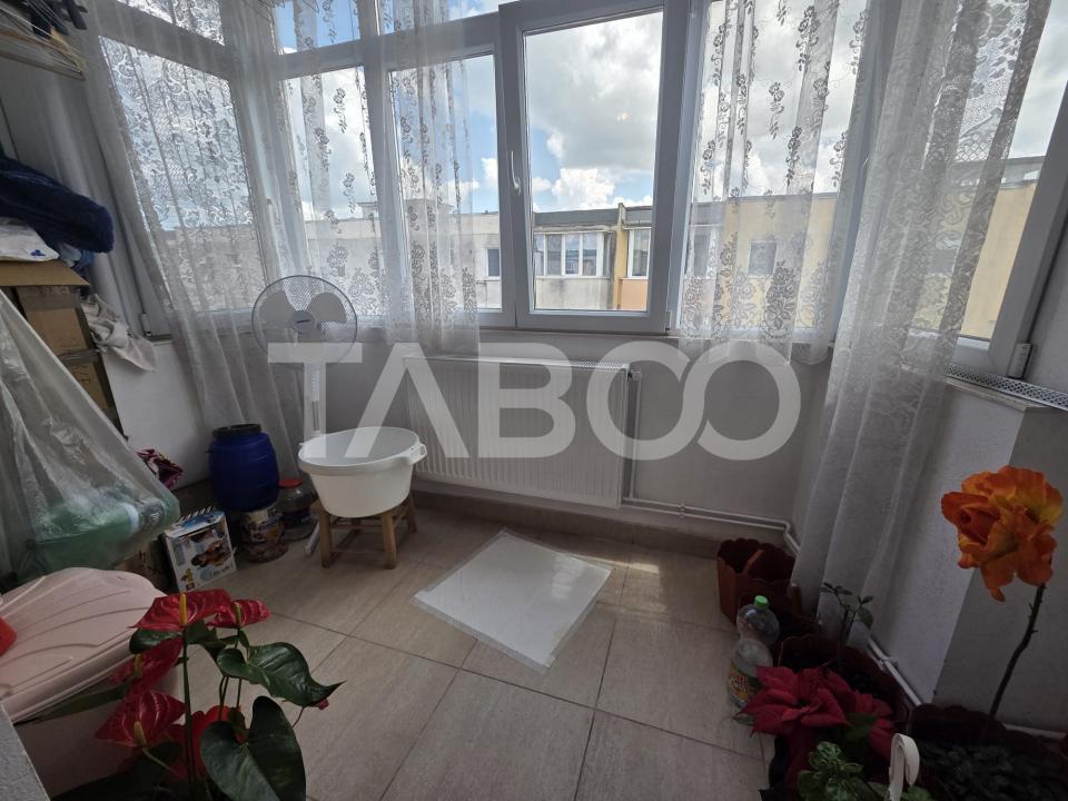 Apartament 3 camere decomandat zona 1 Decembrie 75mp si boxa la subsol