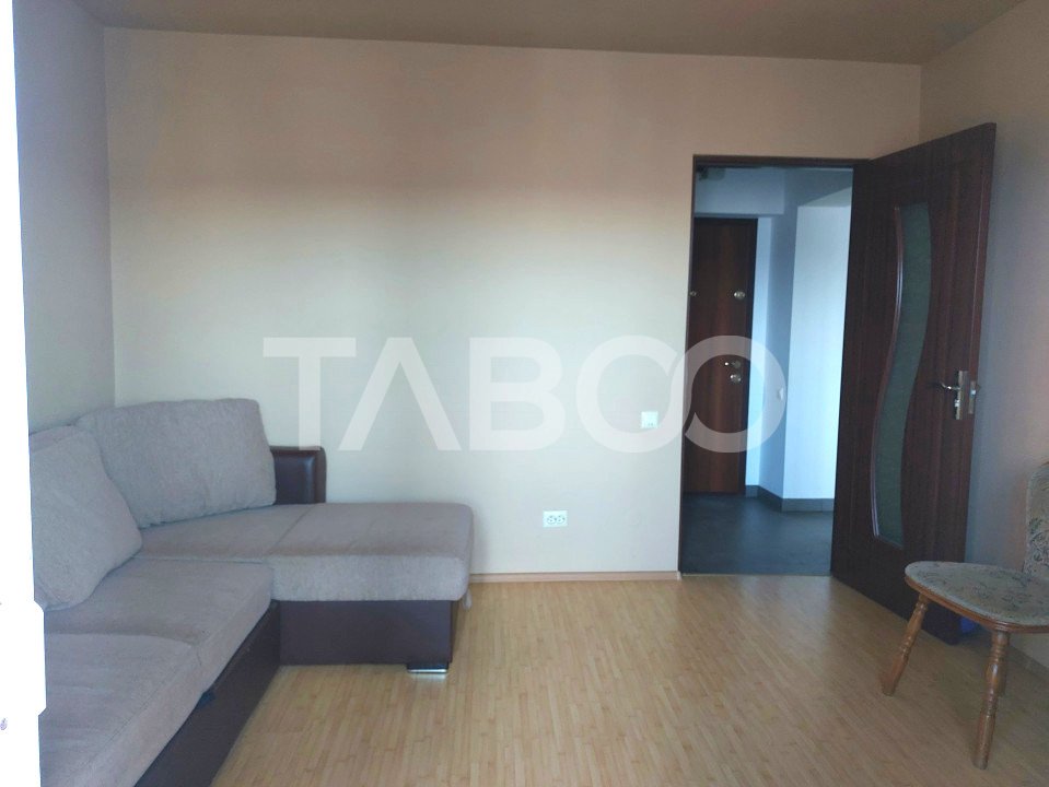 Apartament 3 camere decomandate 45 mpu balcon mobilat utilat Cisnadie