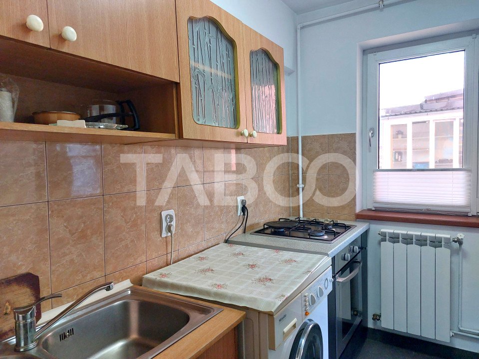Apartament 3 camere decomandate 45 mpu balcon mobilat utilat Cisnadie