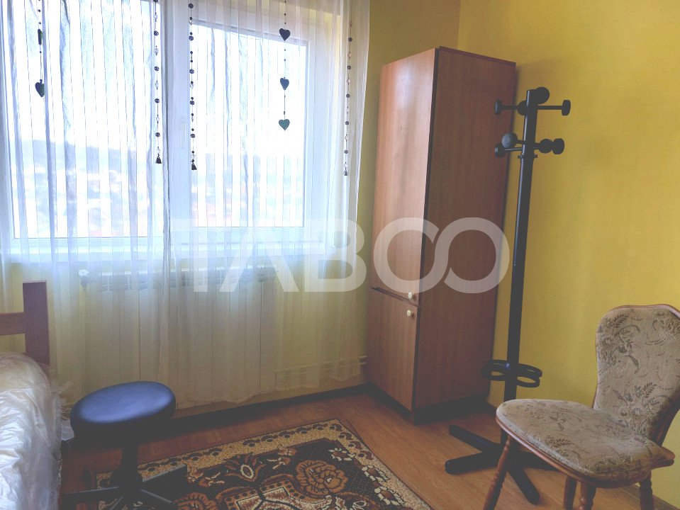 Apartament 3 camere decomandate 45 mpu balcon mobilat utilat Cisnadie
