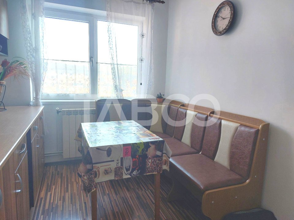 Apartament 3 camere decomandate 45 mpu balcon mobilat utilat Cisnadie