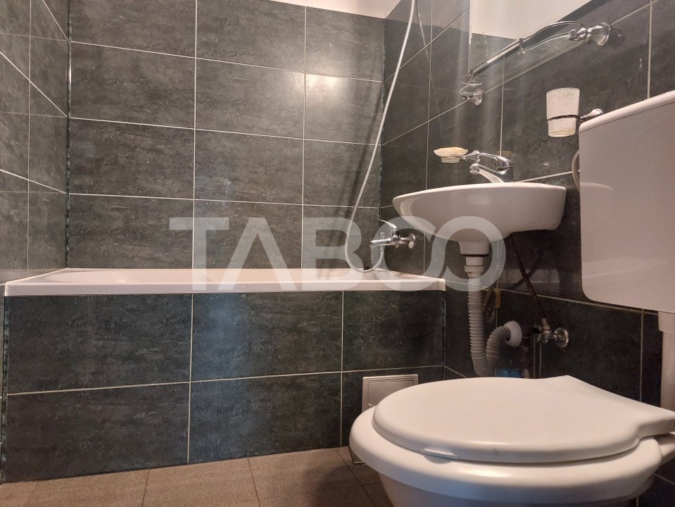 Apartament 3 camere decomandate 45 mpu balcon mobilat utilat Cisnadie
