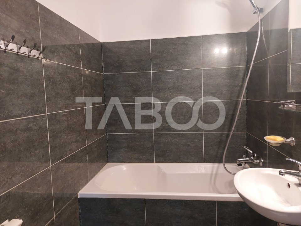 Apartament 3 camere decomandate 45 mpu balcon mobilat utilat Cisnadie