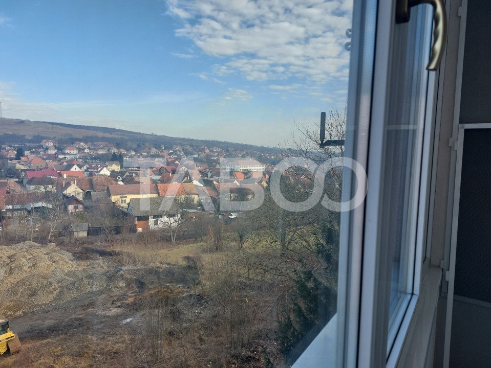 Apartament 3 camere decomandate 45 mpu balcon mobilat utilat Cisnadie