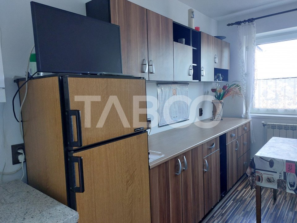 Apartament 3 camere decomandate 45 mpu balcon mobilat utilat Cisnadie
