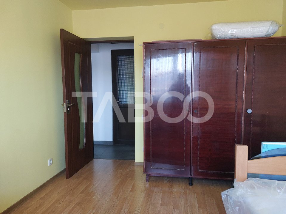 Apartament 3 camere decomandate 45 mpu balcon mobilat utilat Cisnadie