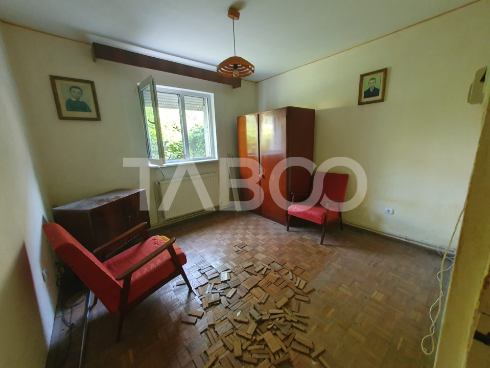 Apartament 3 camere decomandate 65 mp + 5 mp balcon parter Fagaras