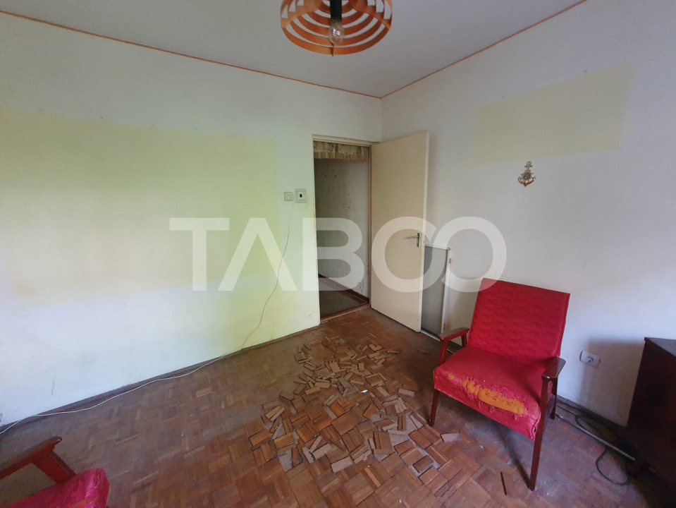 Apartament 3 camere decomandate 65 mp + 5 mp balcon parter Fagaras
