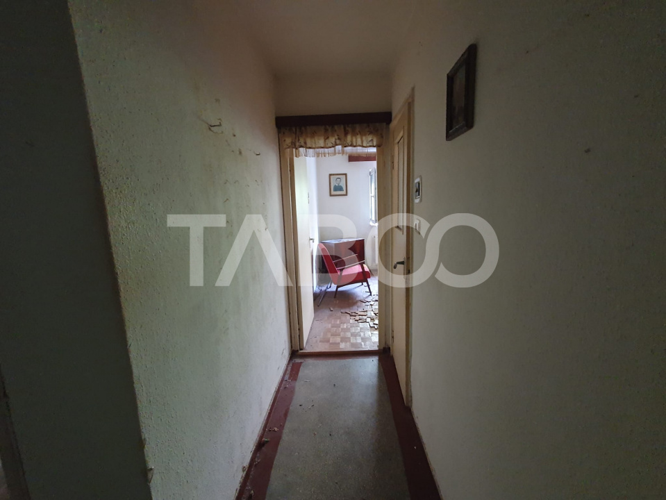 Apartament 3 camere decomandate 65 mp + 5 mp balcon parter Fagaras