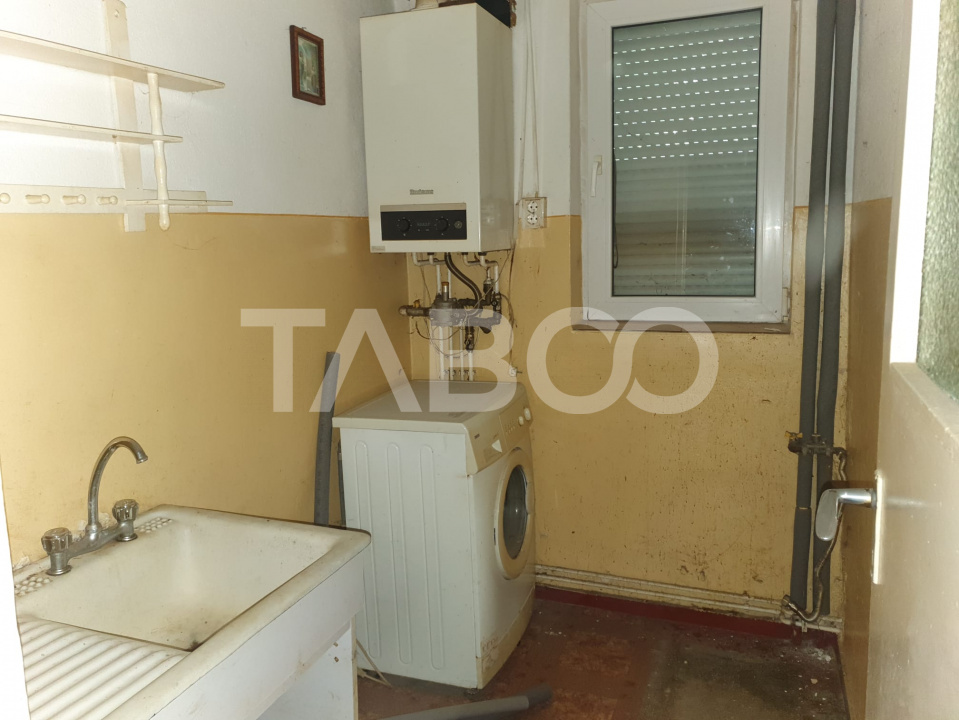 Apartament 3 camere decomandate 65 mp + 5 mp balcon parter Fagaras