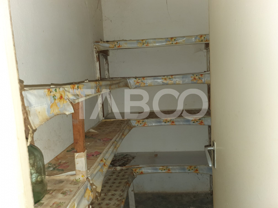 Apartament 3 camere decomandate 65 mp + 5 mp balcon parter Fagaras