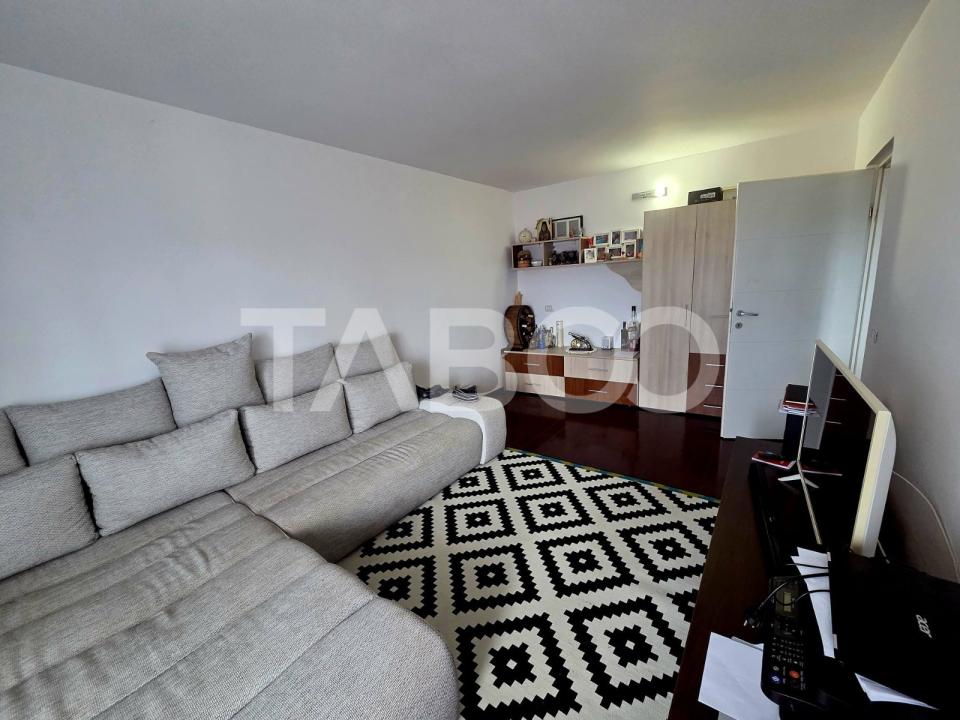 Apartament 3 camere decomnadat de vanzare 72 mp balcon 7 mp
