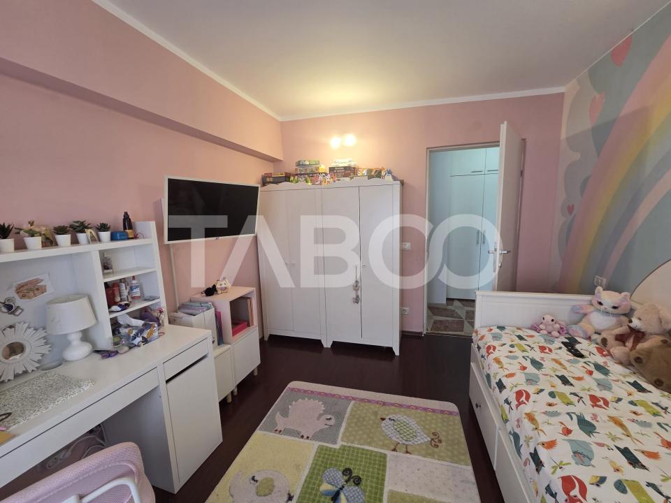 Apartament 3 camere decomnadat de vanzare 72 mp balcon 7 mp