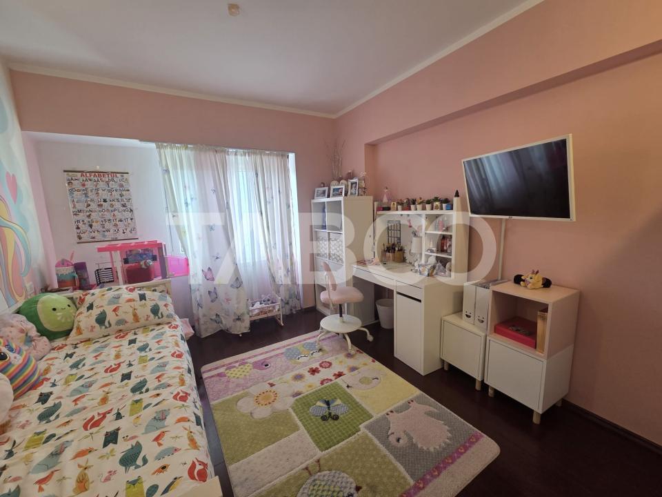 Apartament 3 camere decomnadat de vanzare 72 mp balcon 7 mp