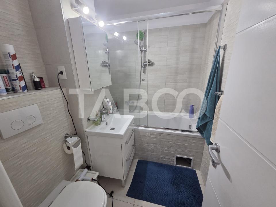 Apartament 3 camere decomnadat de vanzare 72 mp balcon 7 mp