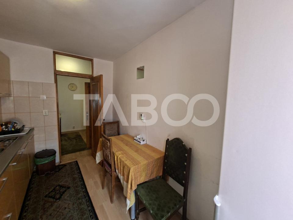 Apartament 3 camere etaj 1 de inchiriat zona Scoala de Inot Sibiu