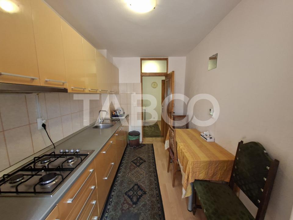 Apartament 3 camere etaj 1 de inchiriat zona Scoala de Inot Sibiu