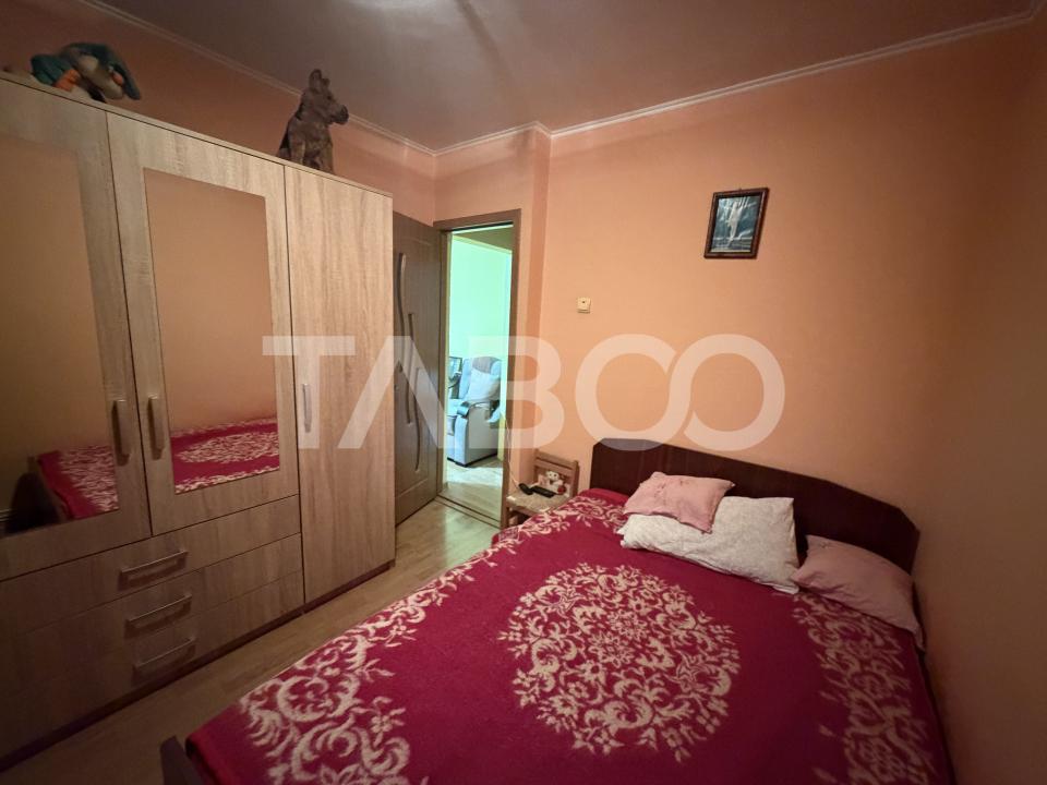 Apartament 3 camere etaj 3 boxa la subsol aer conditionat 62 mpu 