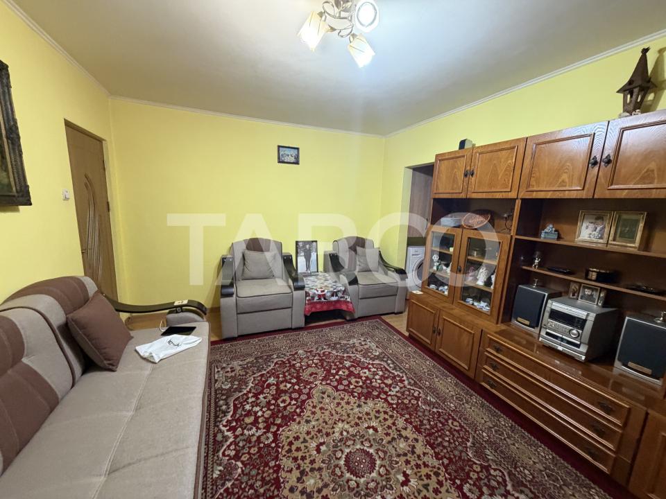 Apartament 3 camere etaj 3 boxa la subsol aer conditionat 62 mpu 