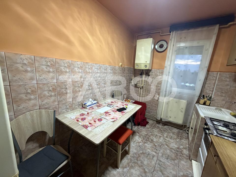 Apartament 3 camere etaj 3 boxa la subsol aer conditionat 62 mpu 