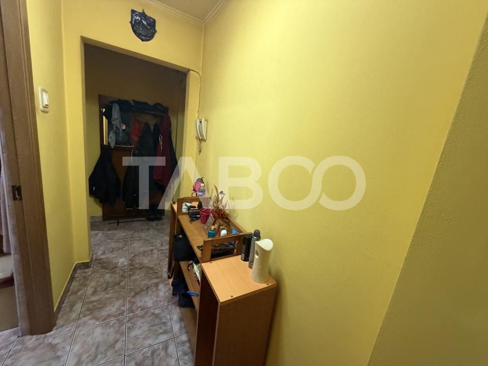 Apartament 3 camere etaj 3 boxa la subsol aer conditionat 62 mpu 