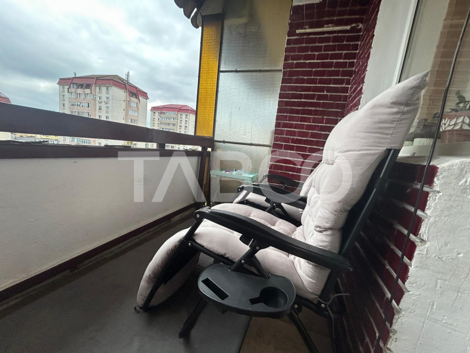Apartament 3 camere in zona Valea Aurie cu balcon si pivnita