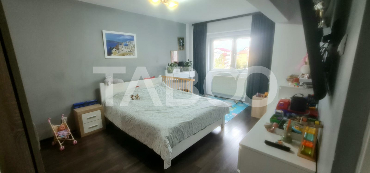 Apartament 3 camere in zona Valea Aurie cu balcon si pivnita in acte