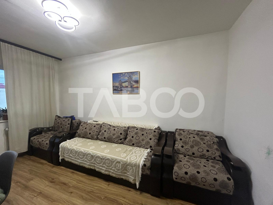 Apartament 3 camere in zona Valea Aurie cu balcon si pivnita in acte